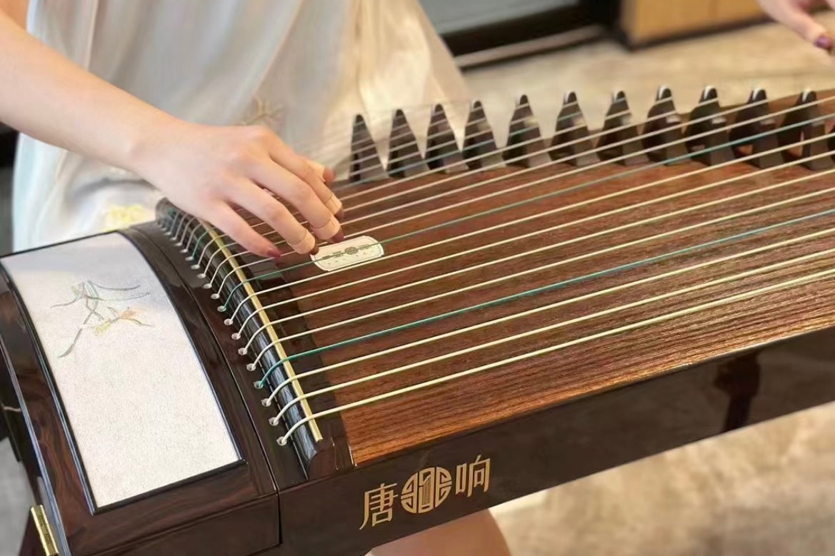 Tangxiang 63in Ziricote Embroidery Guzheng “Wan Er” at Guzheng 