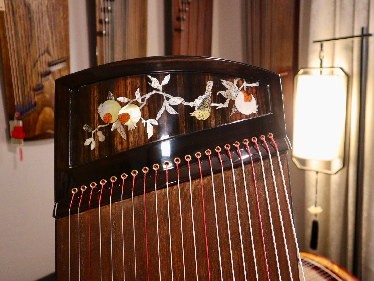 largest guzheng shop, zhuque Guzheng, 135cm guzheng, small guzheng, travel-size guzheng, quality guzheng, premium guzheng, concert guzheng, 朱雀古筝，1.35米小古筝，便携古筝，海外买古筝，高品质古筝，高性价比古筝，古筝海外专卖店，