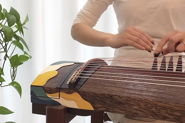 Chinese music store - travel size guzheng, high quality guzheng, mini guzheng that don't compromise on sound quality, guzheng with free shipping, 高性价比古筝, 便携古筝, 小古筝, 在海外买古筝, 在海外学古筝